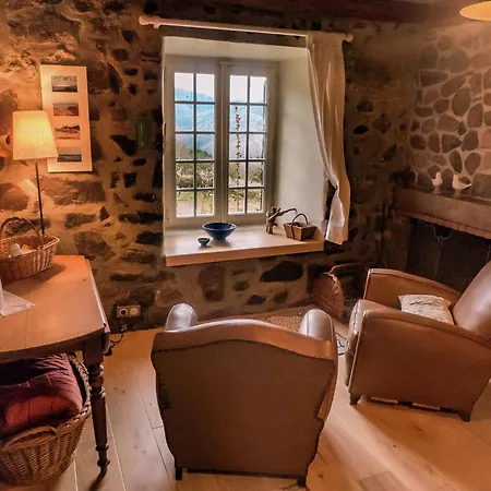 Cozy Countryside Escape In Auvergne